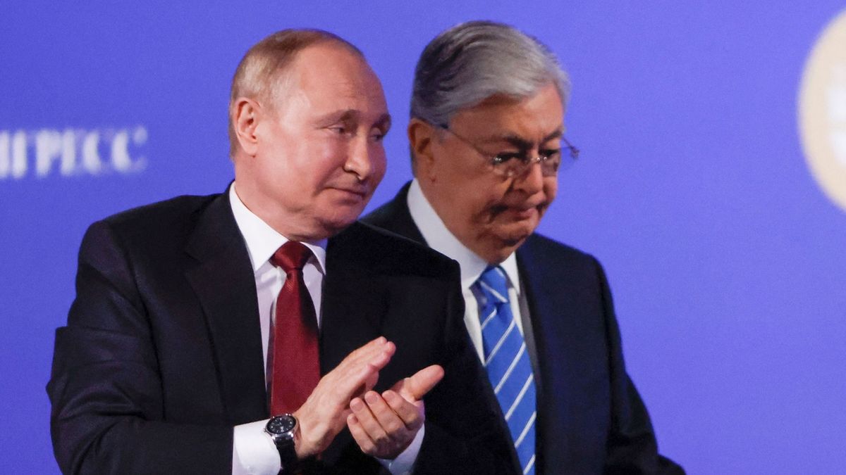 Prezident Kazachstánu odmítl ruské státní vyznamenání. Žádné dostat neměl, zareagoval Kreml